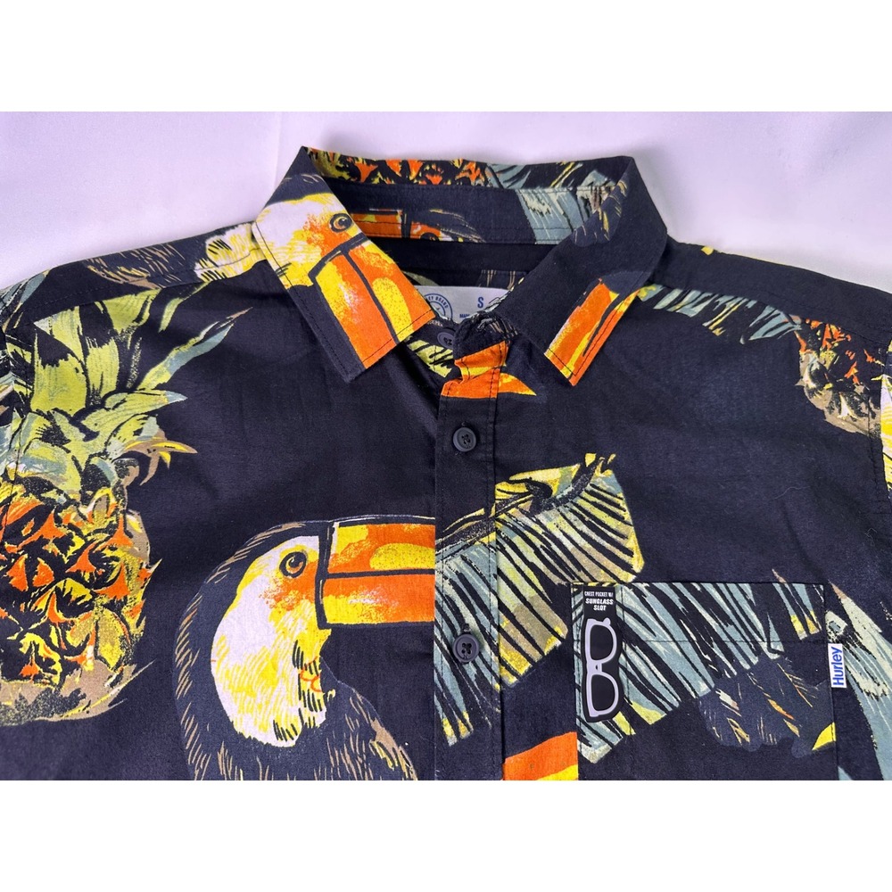 NEW Hurley Toucan Pineapple Print Short Sleeve Button Up Shirt Mens‎ Small NWT